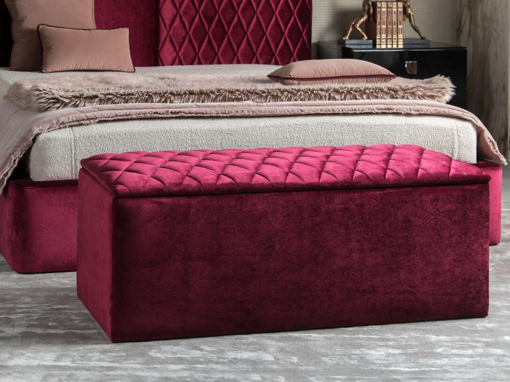 LA SCALA BED WITH OTTOMAN L107