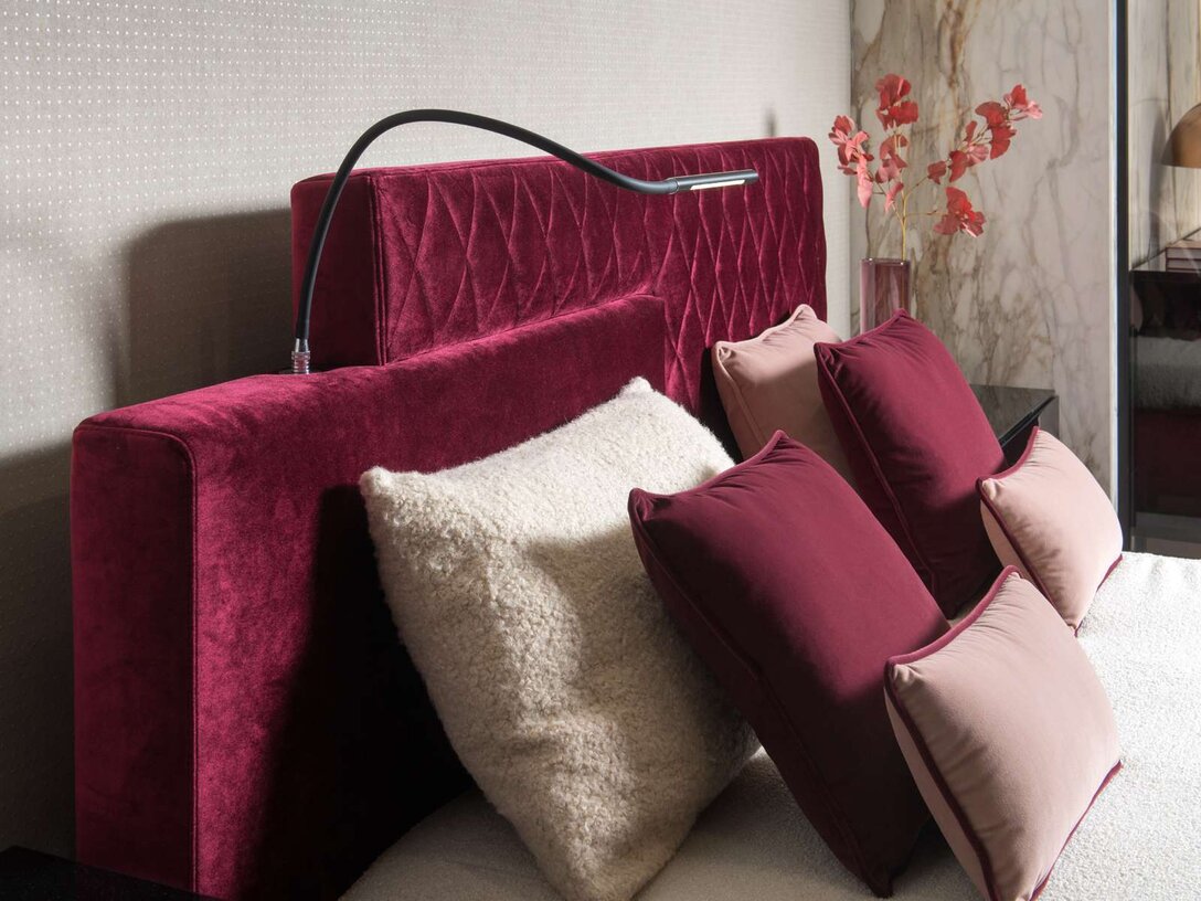 LA SCALA BED WITH OTTOMAN L107