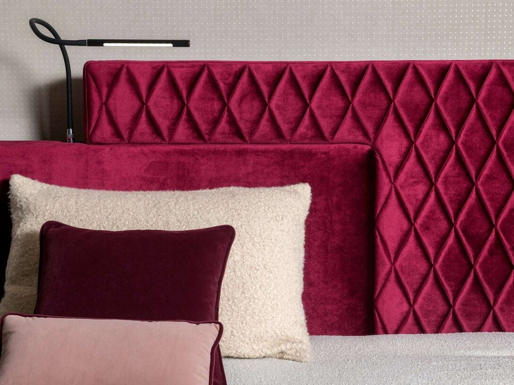 LA SCALA BED WITH OTTOMAN L107