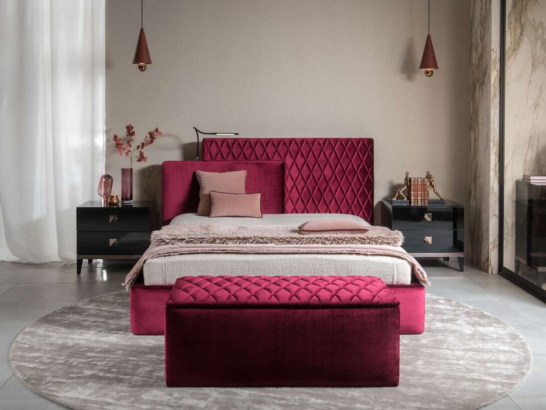 LA SCALA BED WITH OTTOMAN L107